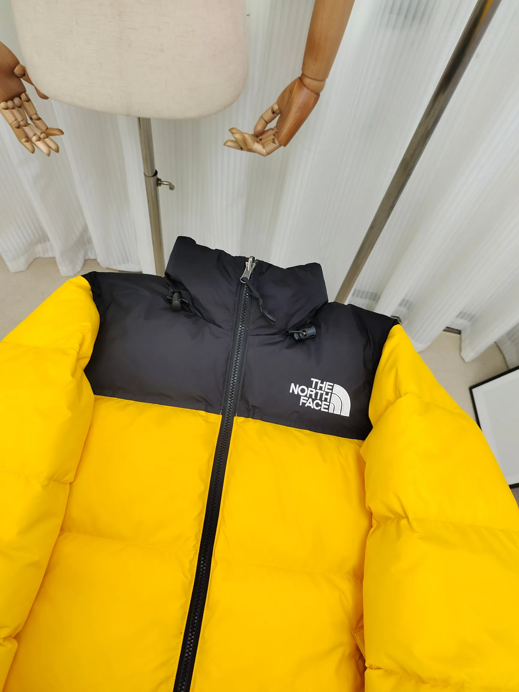 The North Face Classic 1996 ， Quality ， ，YKK ISO 9000Quality ZP ， Premium ， ， ， Lightweight 。Classic ， 。 。 Yellow Size：XS-XXL